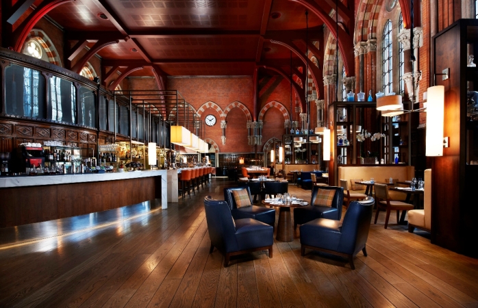The bar of the St. Pancras Renaissance Hotel, one of the best luxury hotels in London