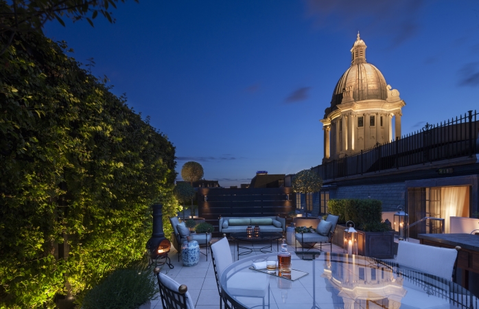 The terrace of the Rosewood London.